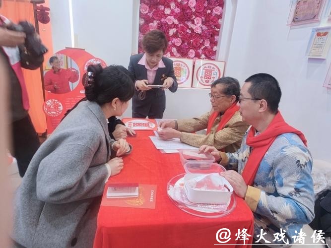 新民特写丨在幸福路50号“手作”独一无二的“喜”