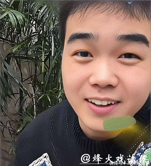 岳云鹏的徒弟尚筱菊爆料，德云社的压岁钱，一般是师叔给500元，师大爷给1000元，爷爷辈的给1500元。这压岁钱，拿得可真不容易