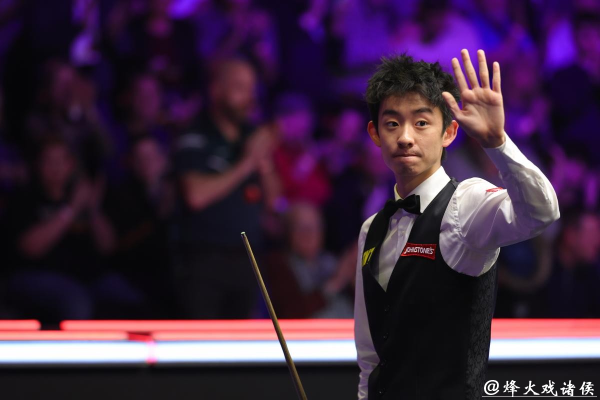 吴宜泽:我的球杆皮头和爸爸是有感情的 吴宜泽:我的球杆皮头和爸爸是有感情的