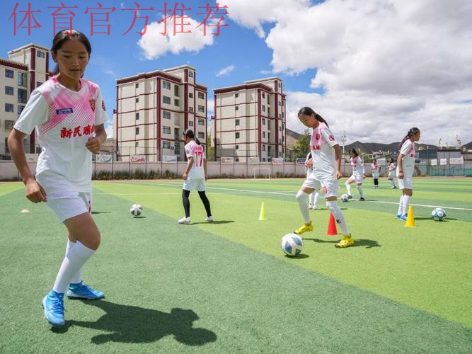 把足球带进乡村,让梦想飞向世界 “女足活力玫瑰课堂”走进乡村校园 把足球带进乡村,让梦想飞向世界 “女足活力玫瑰课堂”走进乡村校园
